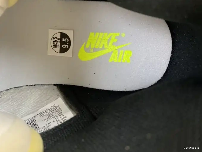 1 JORDAN RETRO 'VOLT AIR GOLD' OG HIGH 555088-118 0510